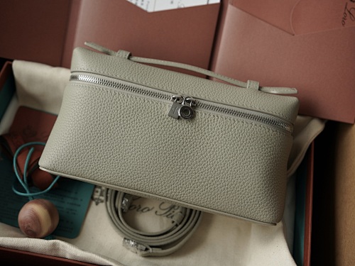Extra Pocket Clutch