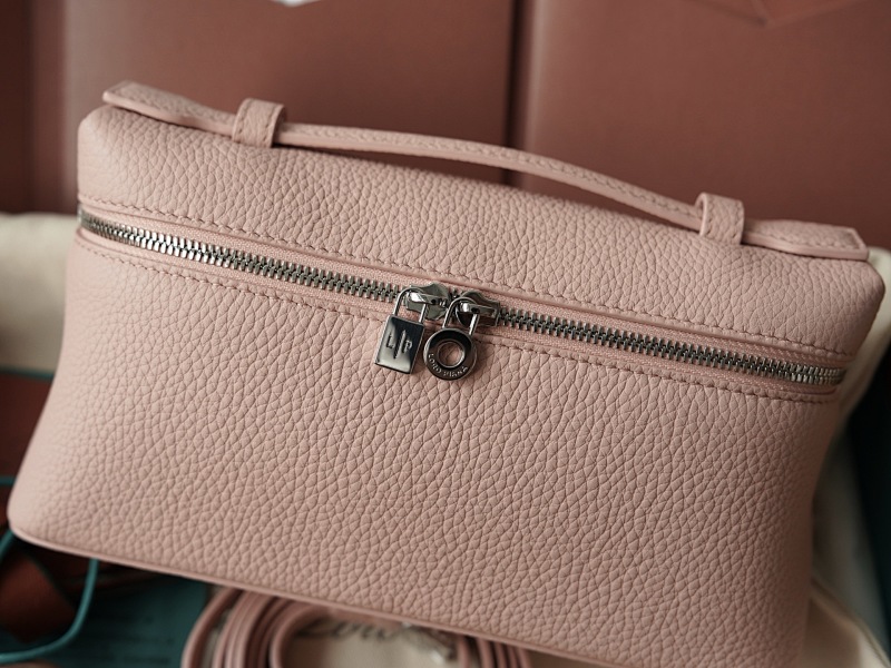 Extra Pocket Clutch