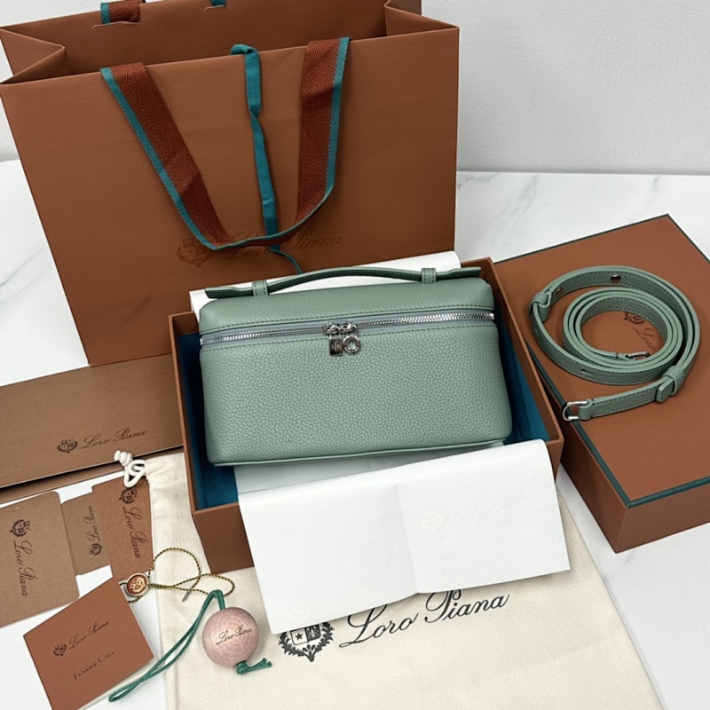 𝐋𝐨𝐫𝐨 𝐏𝐢𝐚𝐧 Extra Pocket Series Tote Crossbody Bag