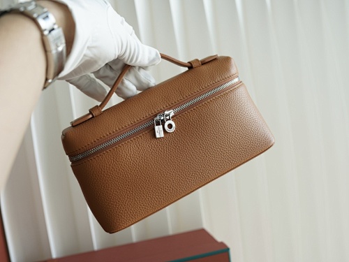 Extra Pocket Clutch