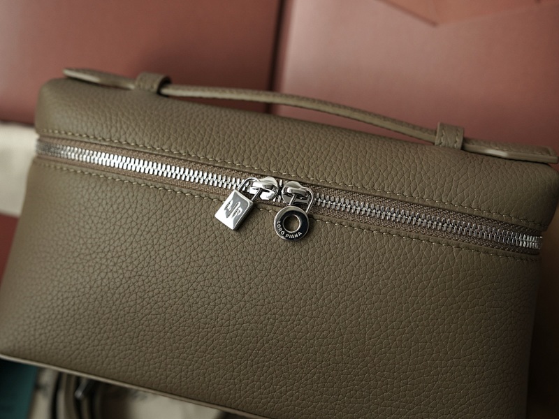 Extra Pocket Clutch