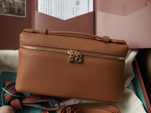 Extra Pocket Clutch