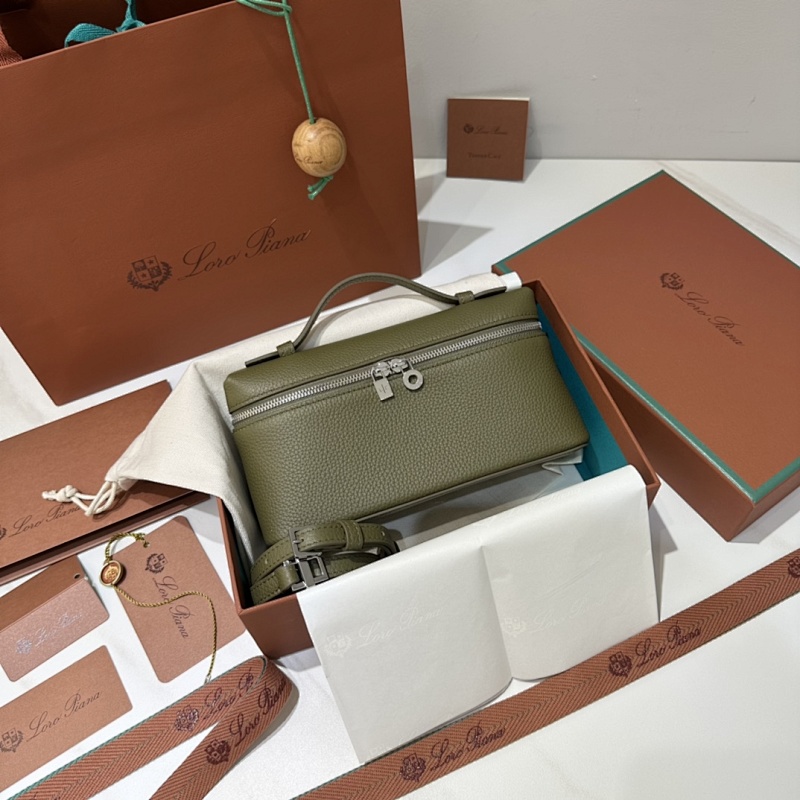 𝐋𝐨𝐫𝐨 𝐏𝐢𝐚𝐧 Extra Pocket Series Tote Crossbody Bag