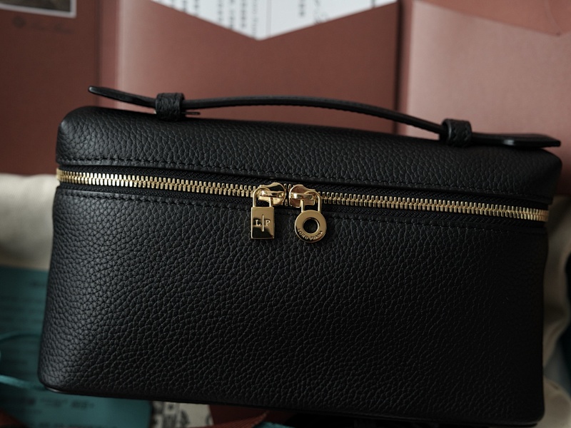 Extra Pocket Clutch