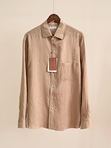 Model Description The Distinctive André OT LR Shirt Has A Flap That Can Be Worn Stretched