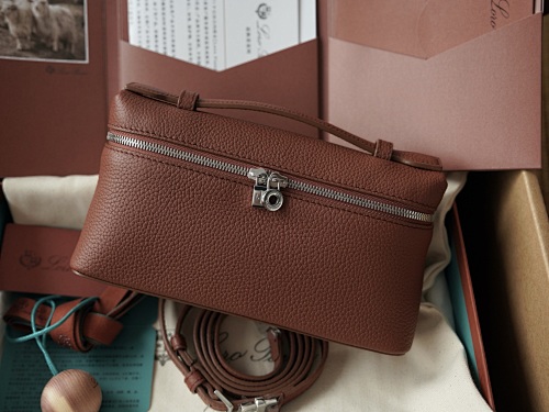 Extra Pocket Clutch