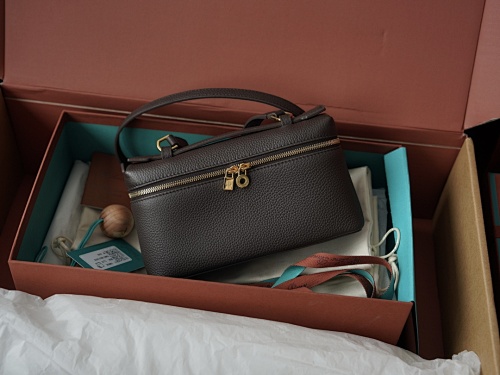 Extra Pocket Clutch