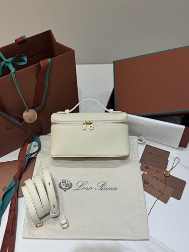 𝐋𝐨𝐫𝐨 𝐏𝐢𝐚𝐧 Extra Pocket Series Tote Crossbody Bag