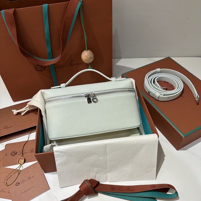 𝐋𝐨𝐫𝐨 𝐏𝐢𝐚𝐧 Extra Pocket Series Tote Crossbody Bag