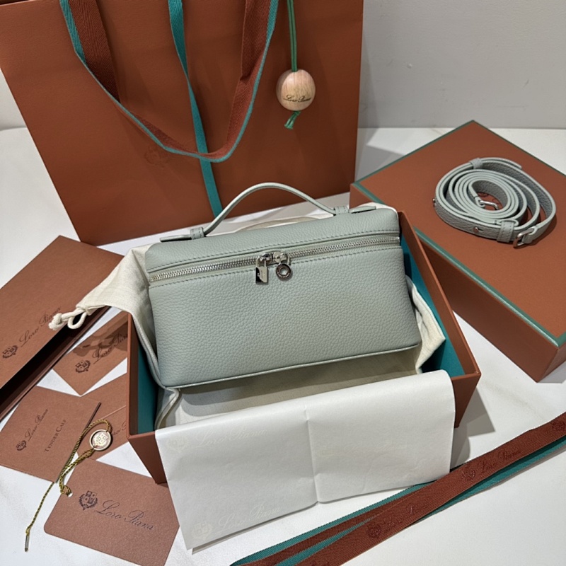 𝐋𝐨𝐫𝐨 𝐏𝐢𝐚𝐧 Extra Pocket Series Tote Crossbody Bag