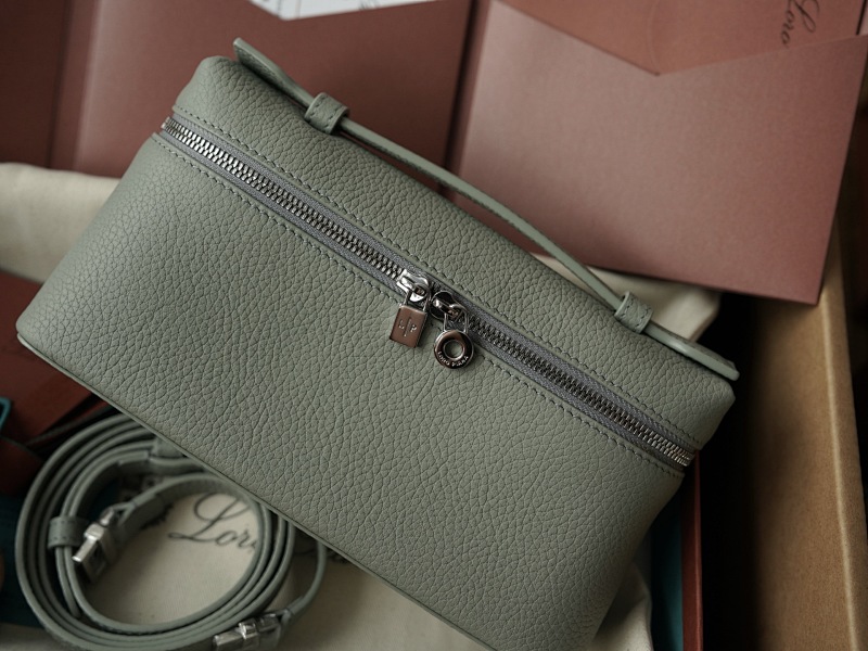 Extra Pocket Clutch