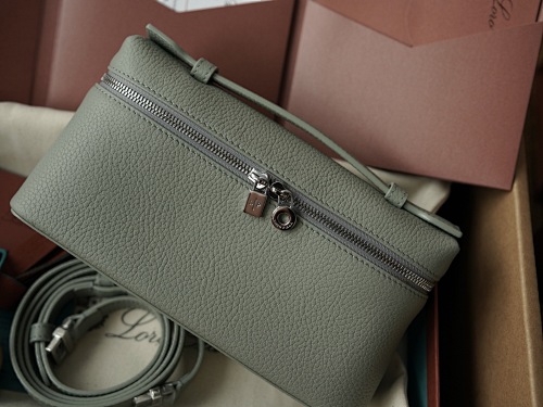 Extra Pocket Clutch
