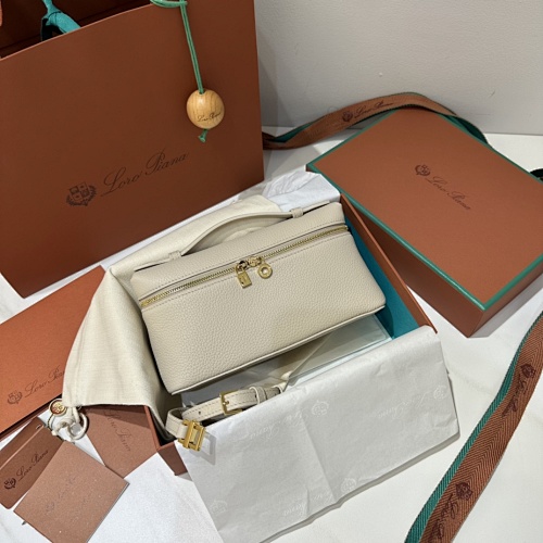 𝐋𝐨𝐫𝐨 𝐏𝐢𝐚𝐧 Extra Pocket Series Tote Crossbody Bag