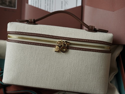 Extra Pocket Clutch