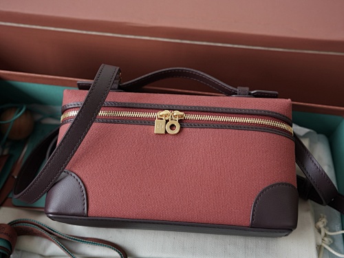 Extra Pocket Clutch