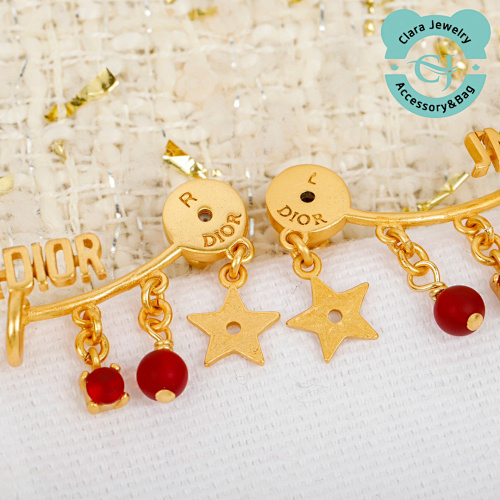 Jadi R Letter Red Agate Ear Clip