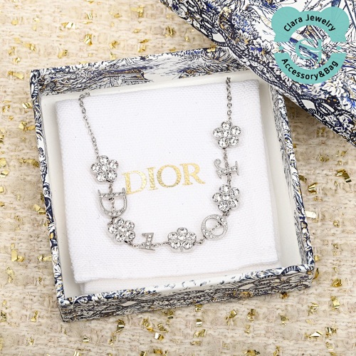 D Small Flower Necklace