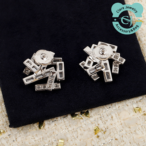 Threads Diamond Stud Earrings