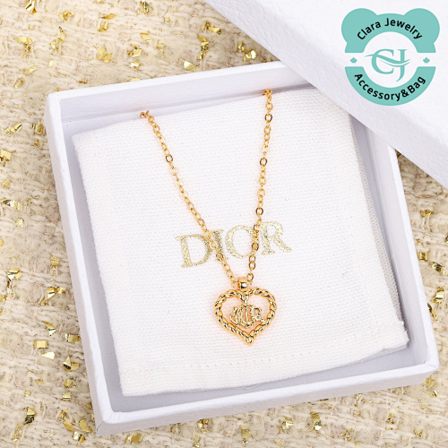 Niche Three Pendant Pearl Necklace