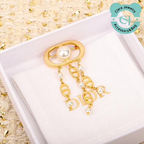 D Oval Pearl Brooch