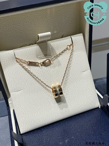 Chod Small Square Diamond Necklace