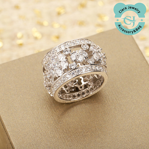 V A Snowflake Ring