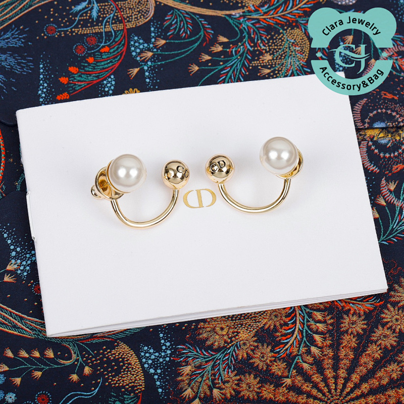 Dior Curved Pearl Stud Earrings