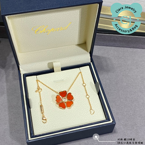 Choprd Five-Heart Mother-Of-Pearl Necklace