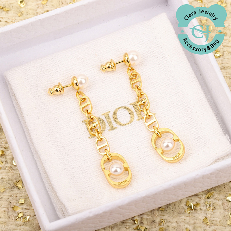 D Oval Pearl Earrings