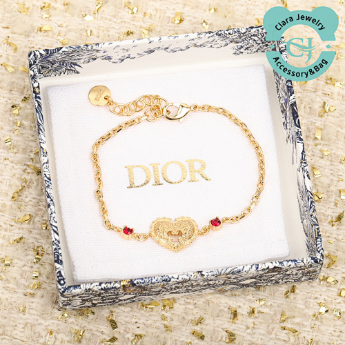 D Embossed Heart Bracelet