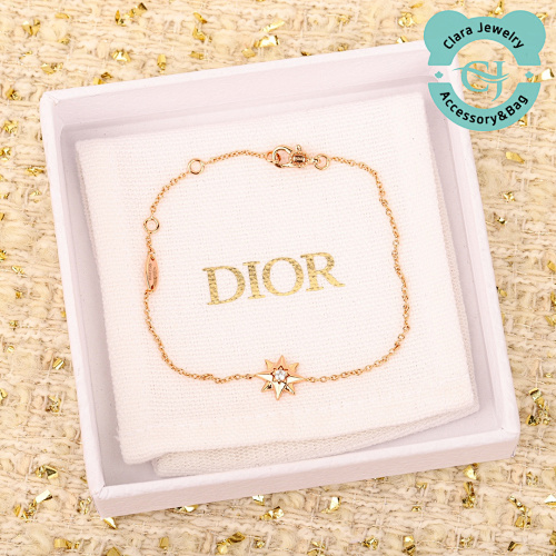 Dior Eight-Pointed Star Necklace