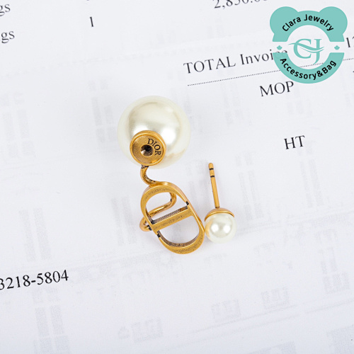 The Latest Dior Single-Sided Pearl Cd Earrings