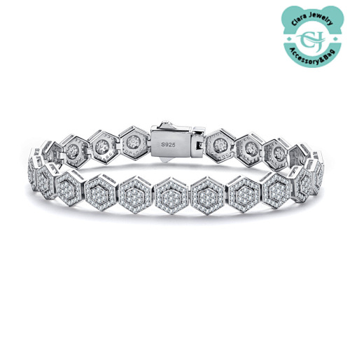 Geometric Bracelet With Moissanite