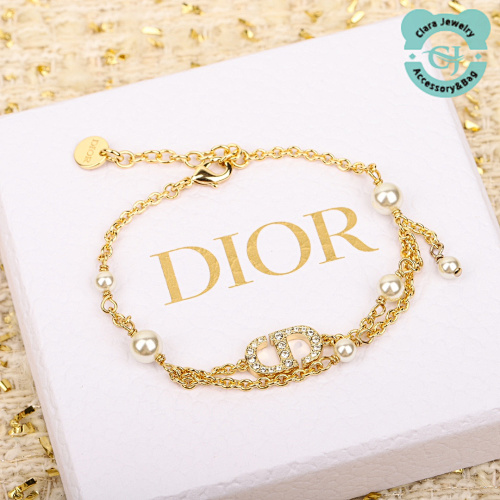 D3cd Multi-White Bead Tassel Bracelet