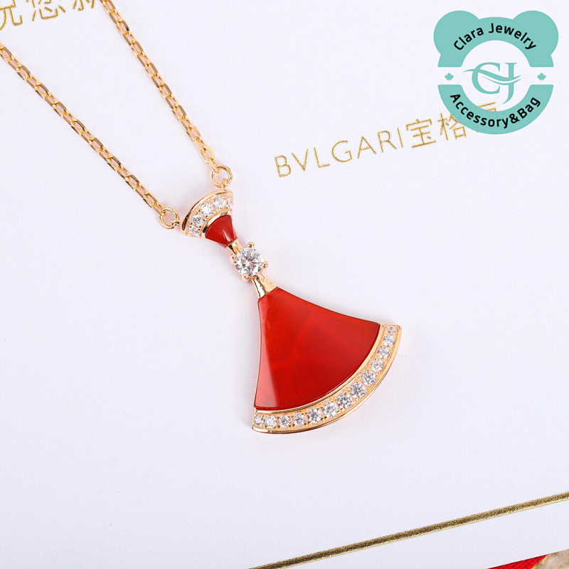 Small Skirt Necklace