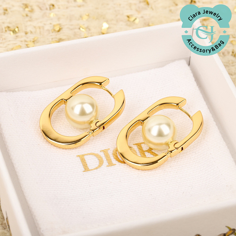 D Oval Pearl Earrings