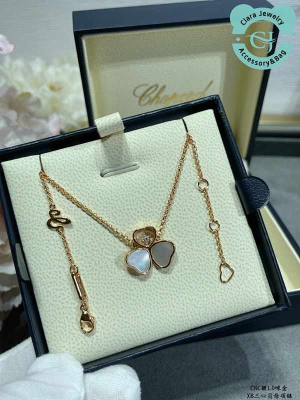 Chard Three-Heart Mother-Of-Pearl Necklace