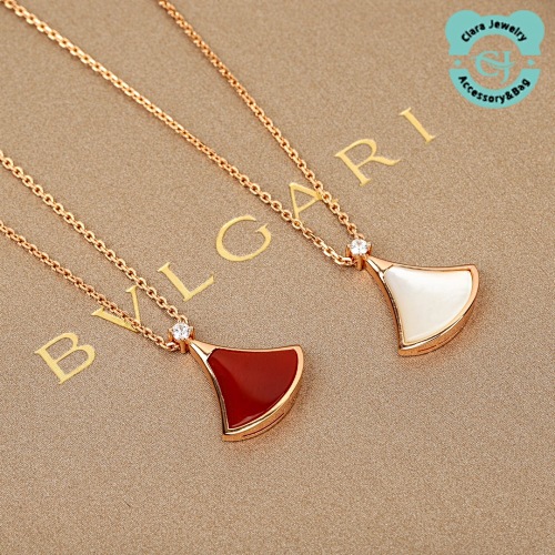 Small Skirt Necklace