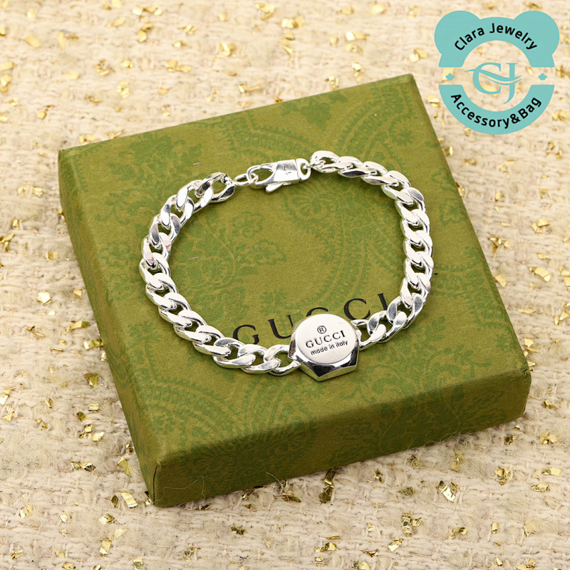Gucci Thick Carved Bracelet