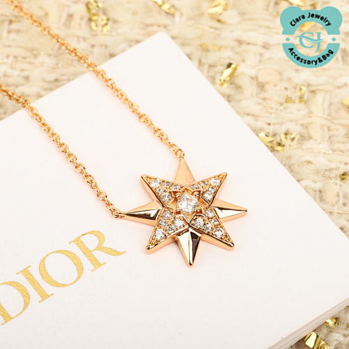 Dior Medium Eight-Pointed Star Necklace
