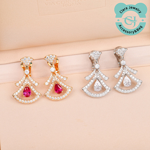 Small Skirt Full Of Diamond Earrings