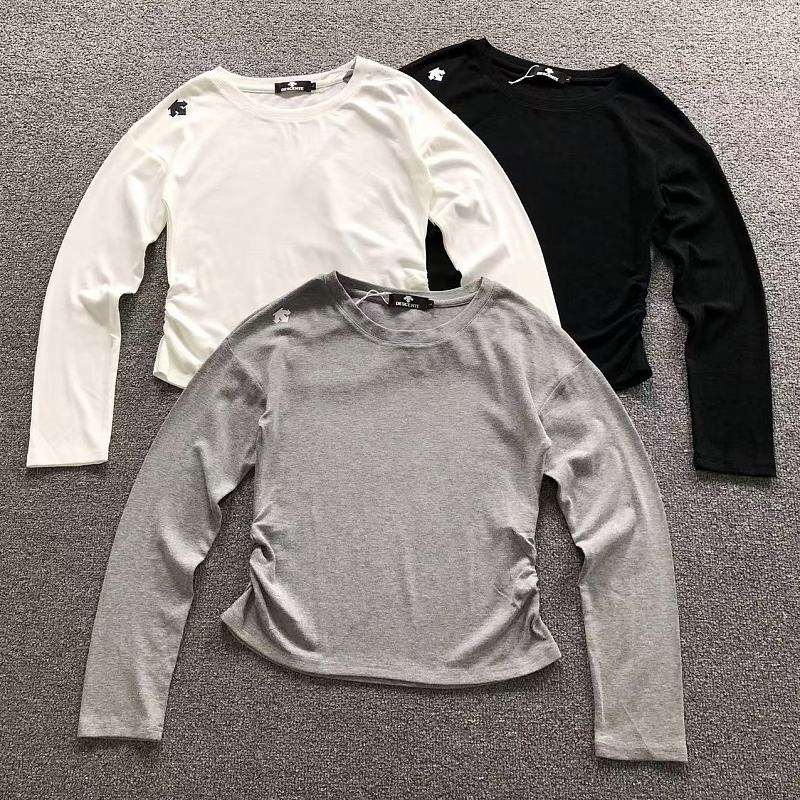 D S E T Long Sleeved Femaie Styie