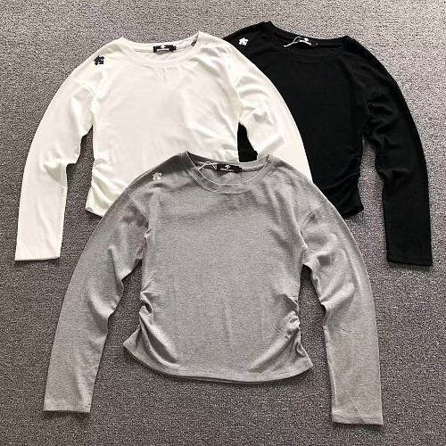 D S E T Long Sleeved Femaie Styie