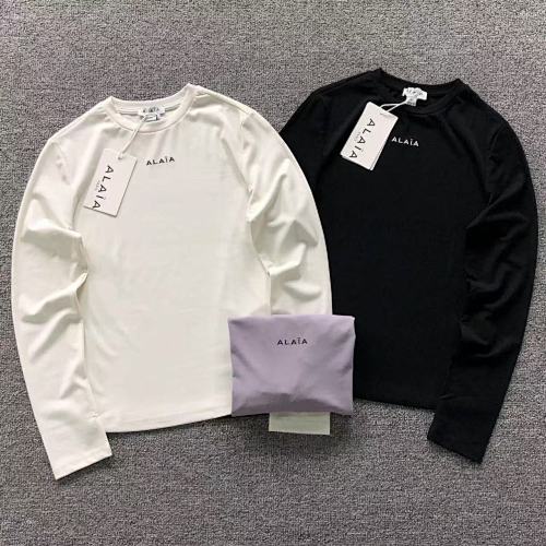 A Long Sleeved Femaie Styie
