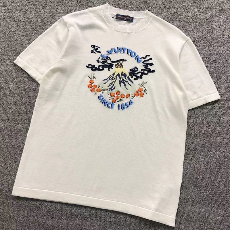 L T-Shirt Sweater