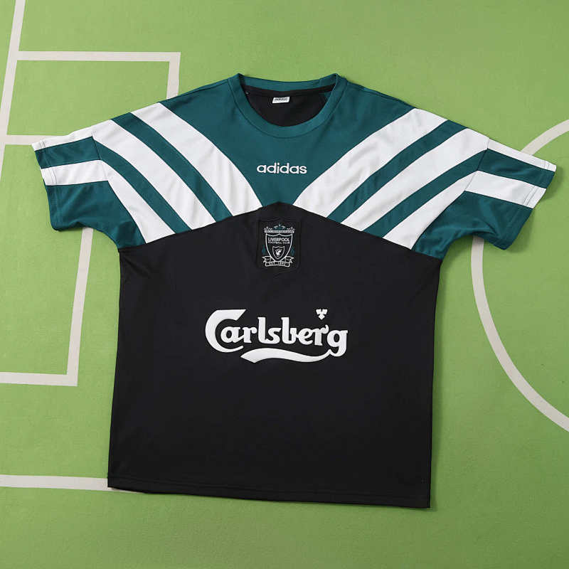 Liverpool F.C. Retro Fan Version