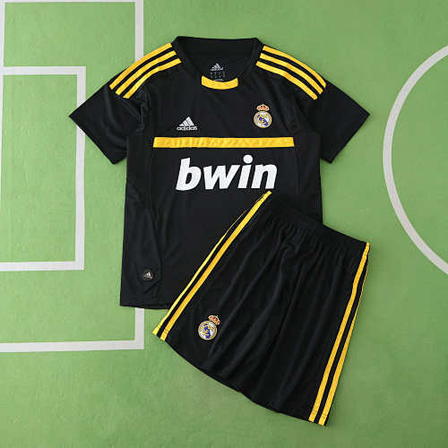 Real Madrid CF Goalkeeper Retro Kids Kit