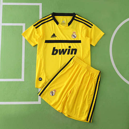 Real Madrid CF Goalkeeper Retro Kids Kit
