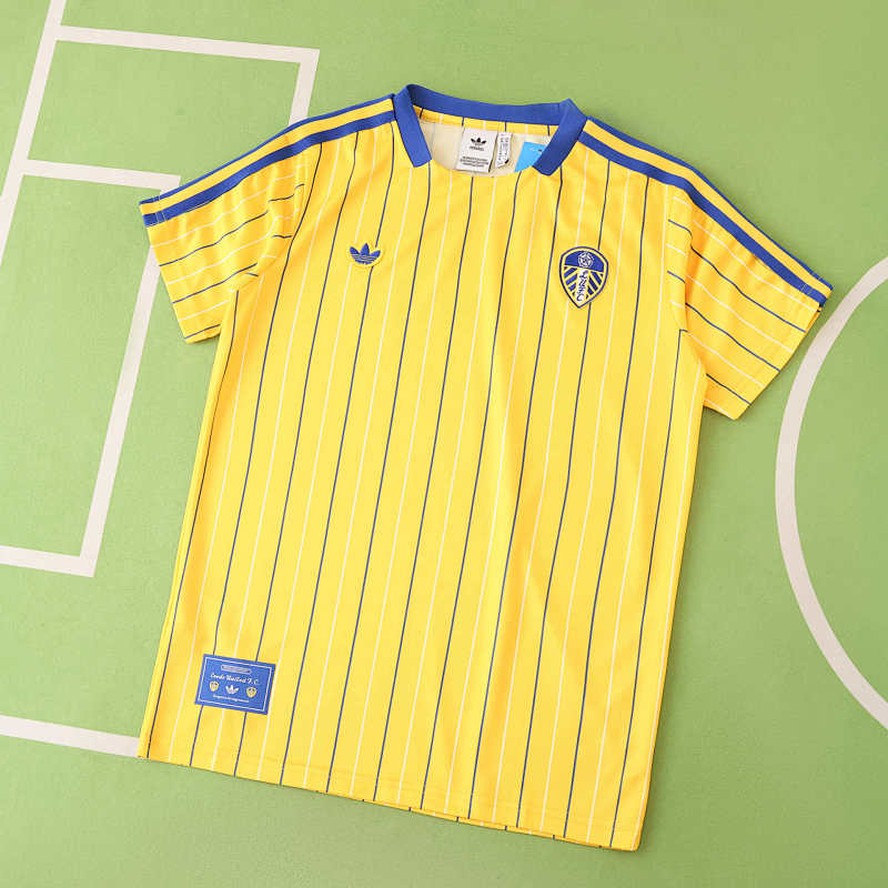 Leeds United F.C. Concept VersionRetro T-shirt