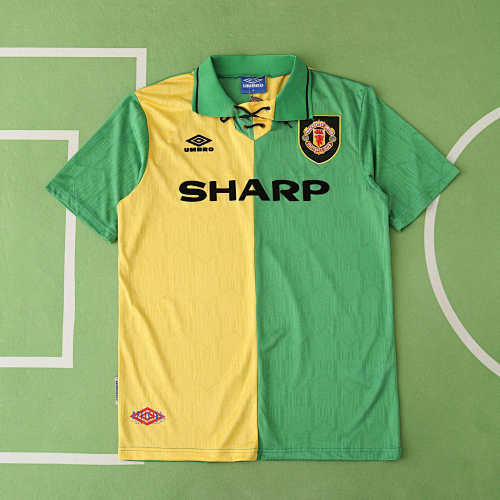 Manchester United F.C. Away Retro Fan Version